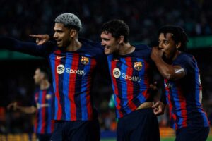 Ronald Araujo, Jules Koundé e Andreas Christensen