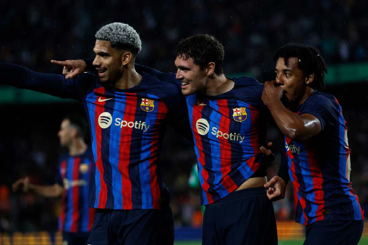 Ronald Araujo, Jules Koundé e Andreas Christensen