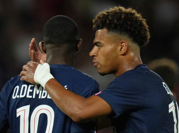 Dembele abbracciato da Doue