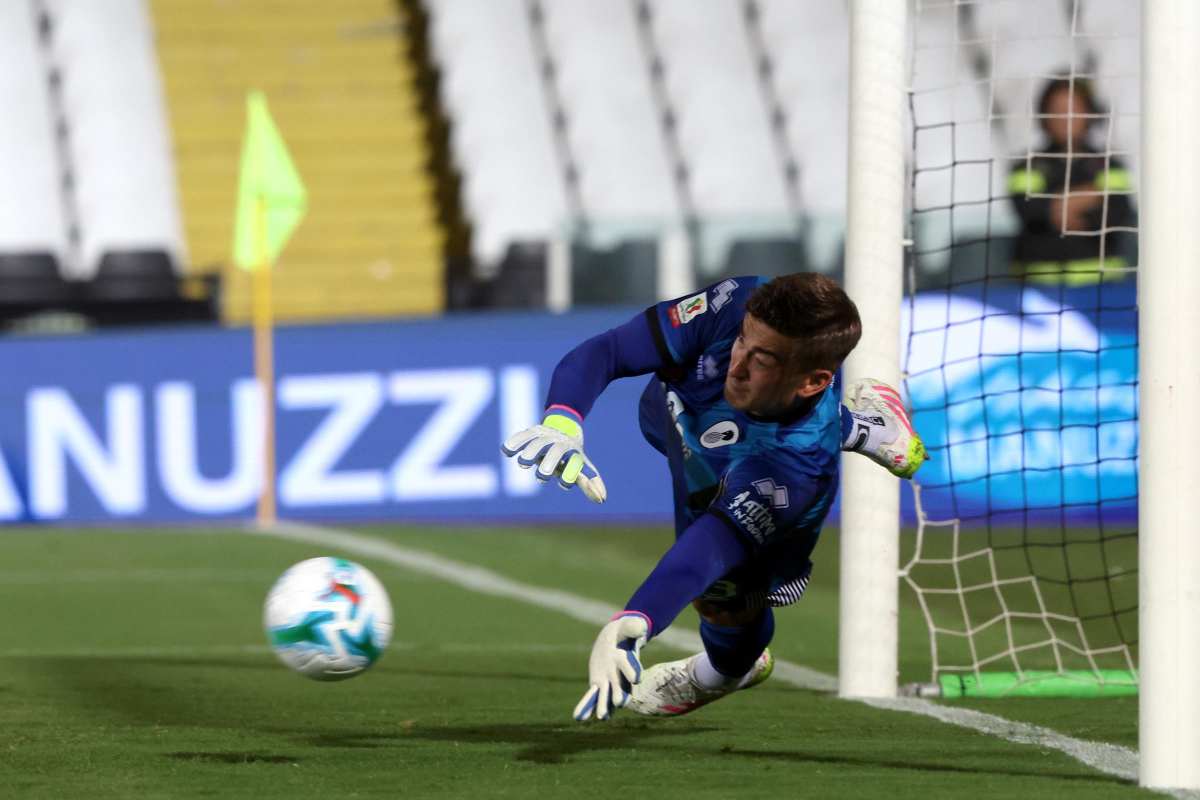 Portiere che para un rigore