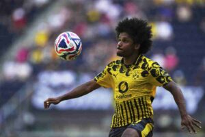 Adeyemi in campo con il Borussia Dortmund