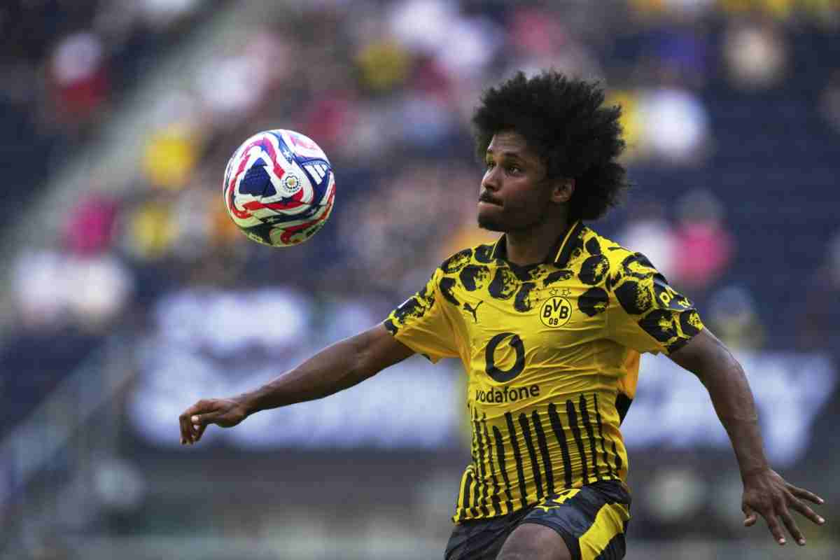 Adeyemi in campo con il Borussia Dortmund