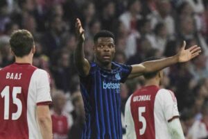 Dumfries contro l'Ajax