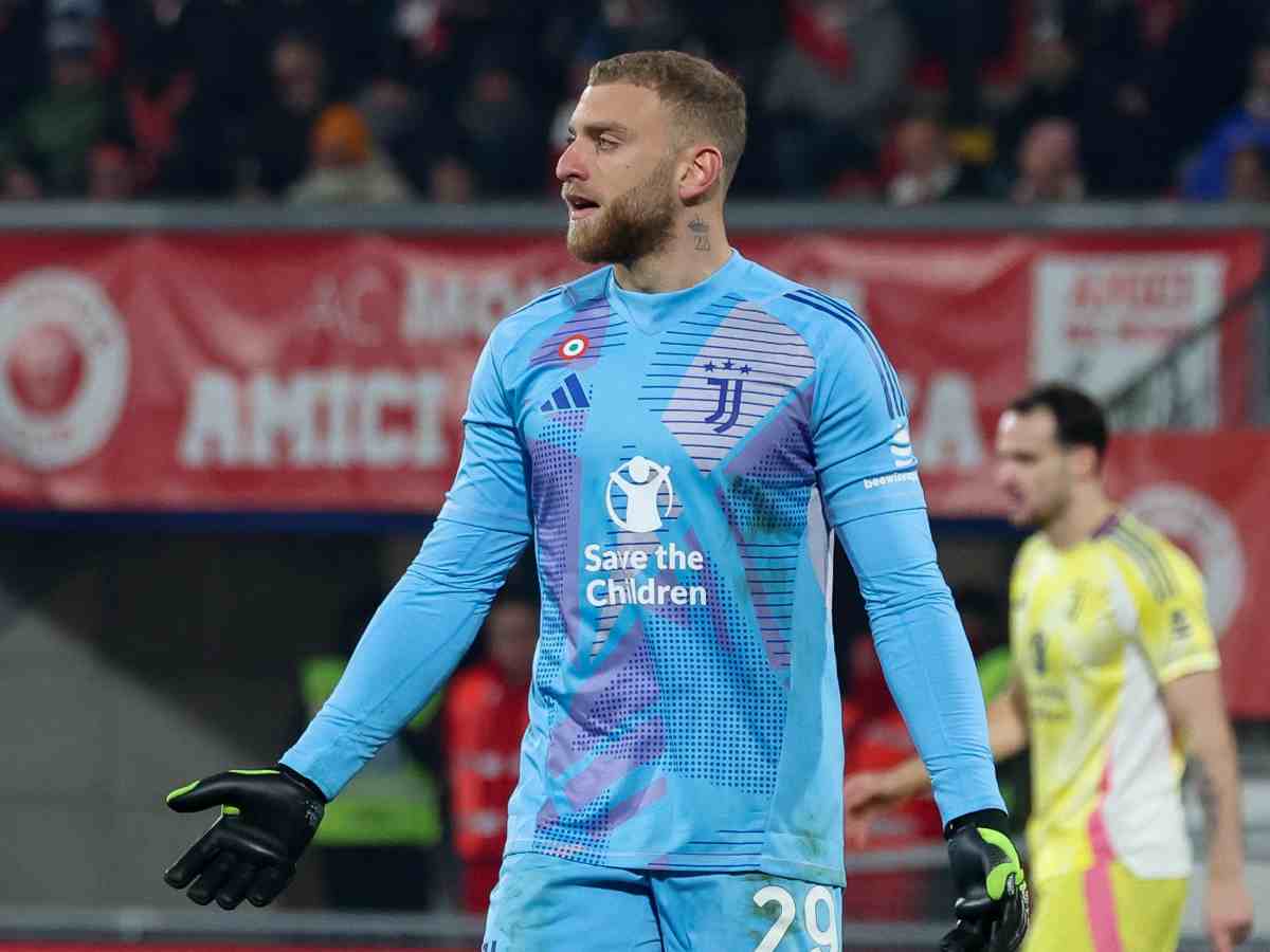 Juventus FC's goalkeeper Michele Di Gregorio during the Italian Serie A soccer match between AC Monza and Juventus